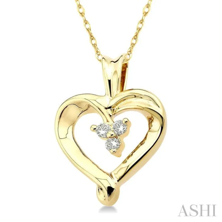 1/20 Ctw Round Cut Diamond Heart Pendant in 14K Yellow Gold with Chain