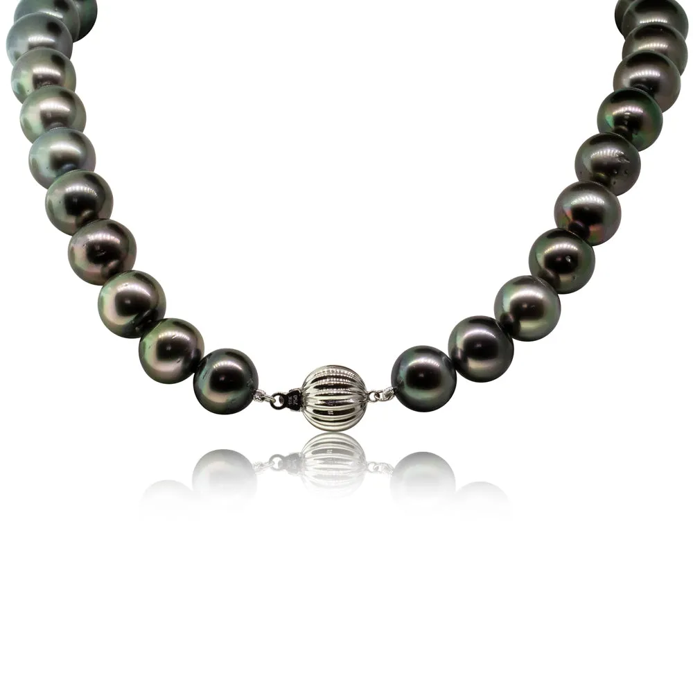 18ct White Gold Black Pearl Strand Necklace