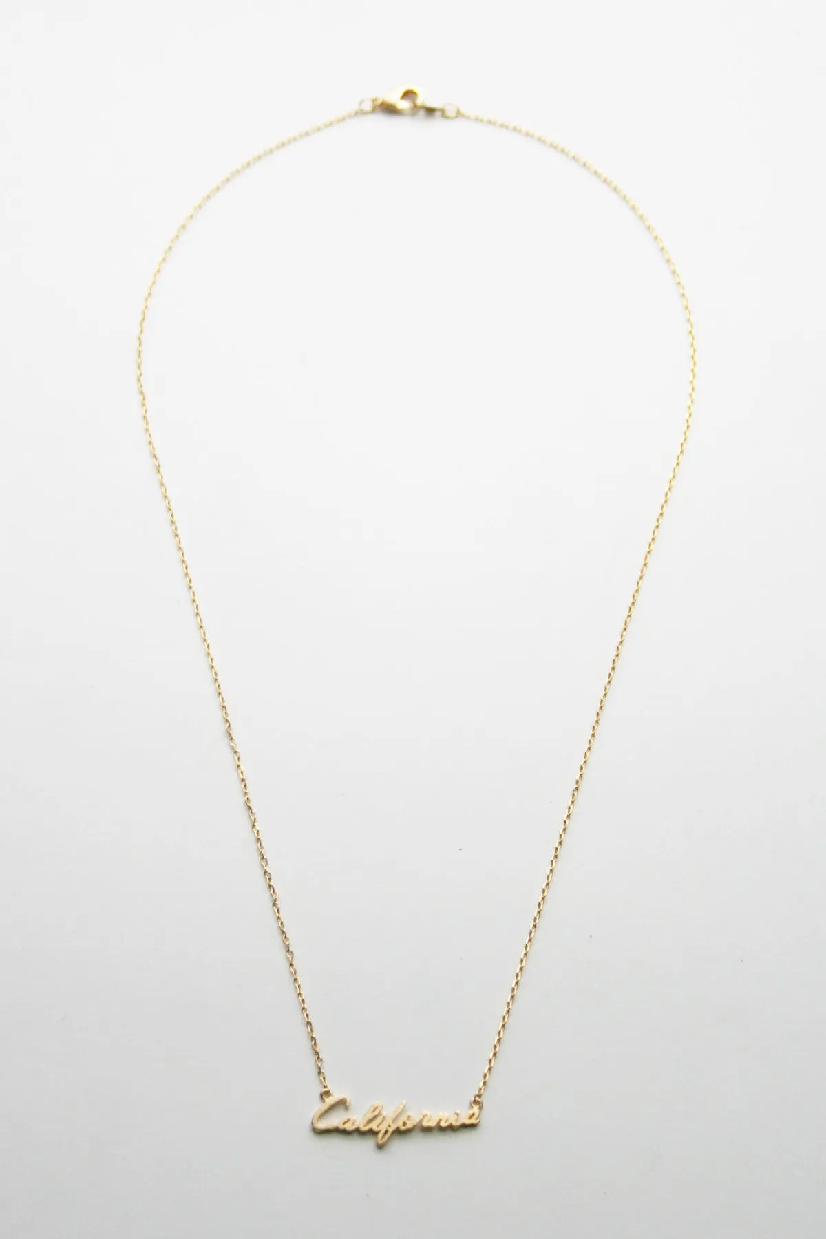 California Cursive Dainty Nameplate Necklace in Gold