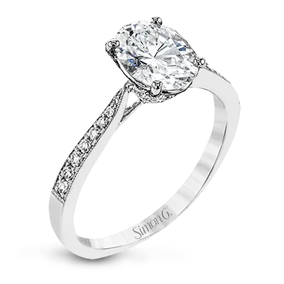 Engagement Ring in 18k Gold with Diamonds