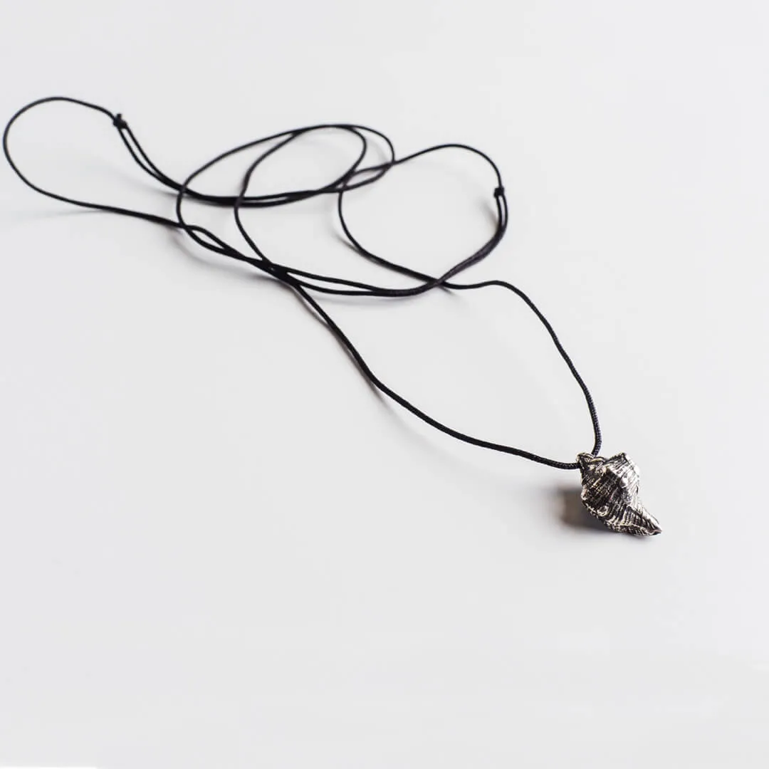 Extravaganza seashell - casual cord necklace - silver 925 - black oxidation