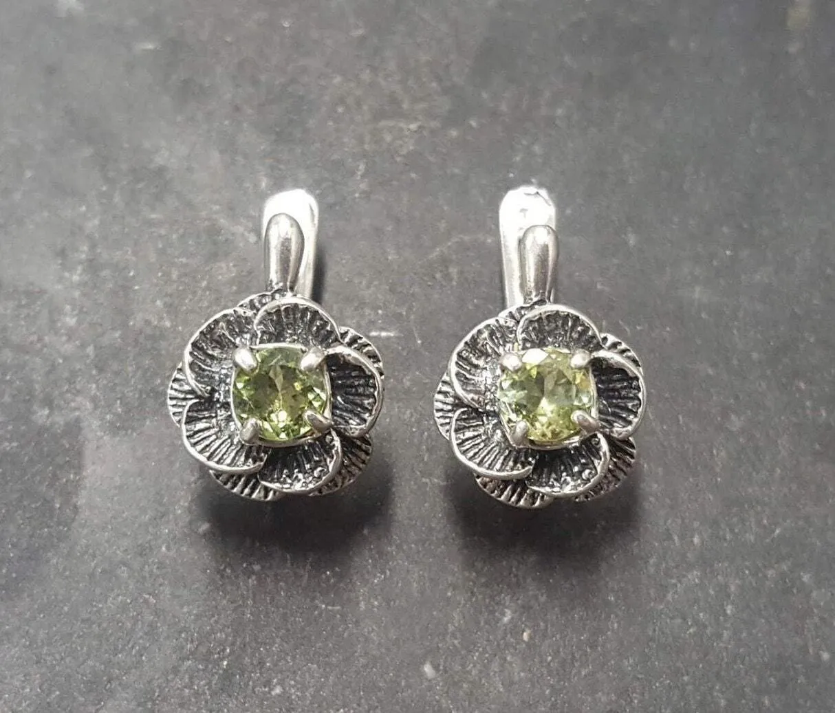 Flower Peridot Earrings - Green Floral Studs - Vintage Flower Earrings