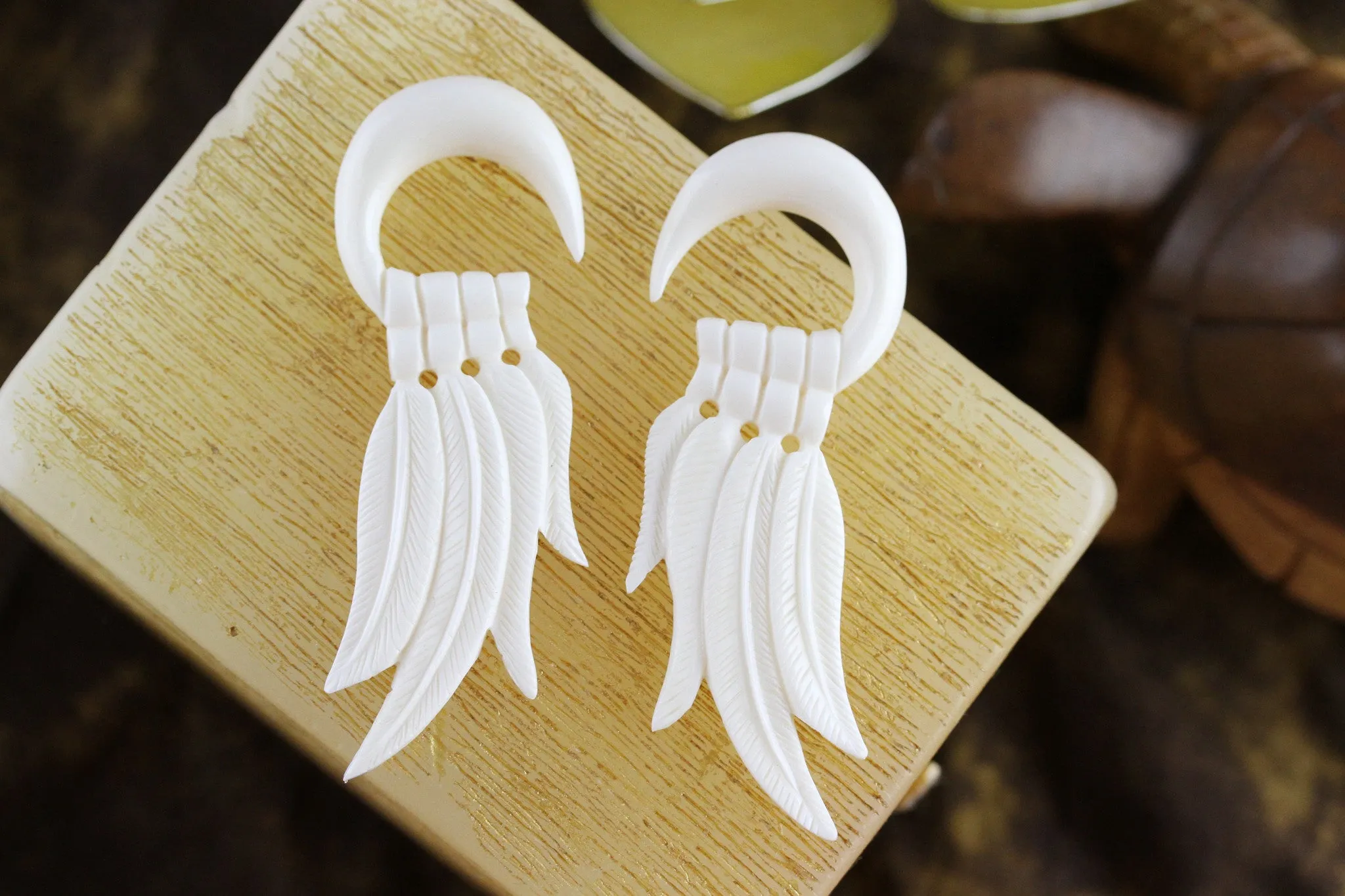 Four Feather Hanging Plugs (Pair) - C029