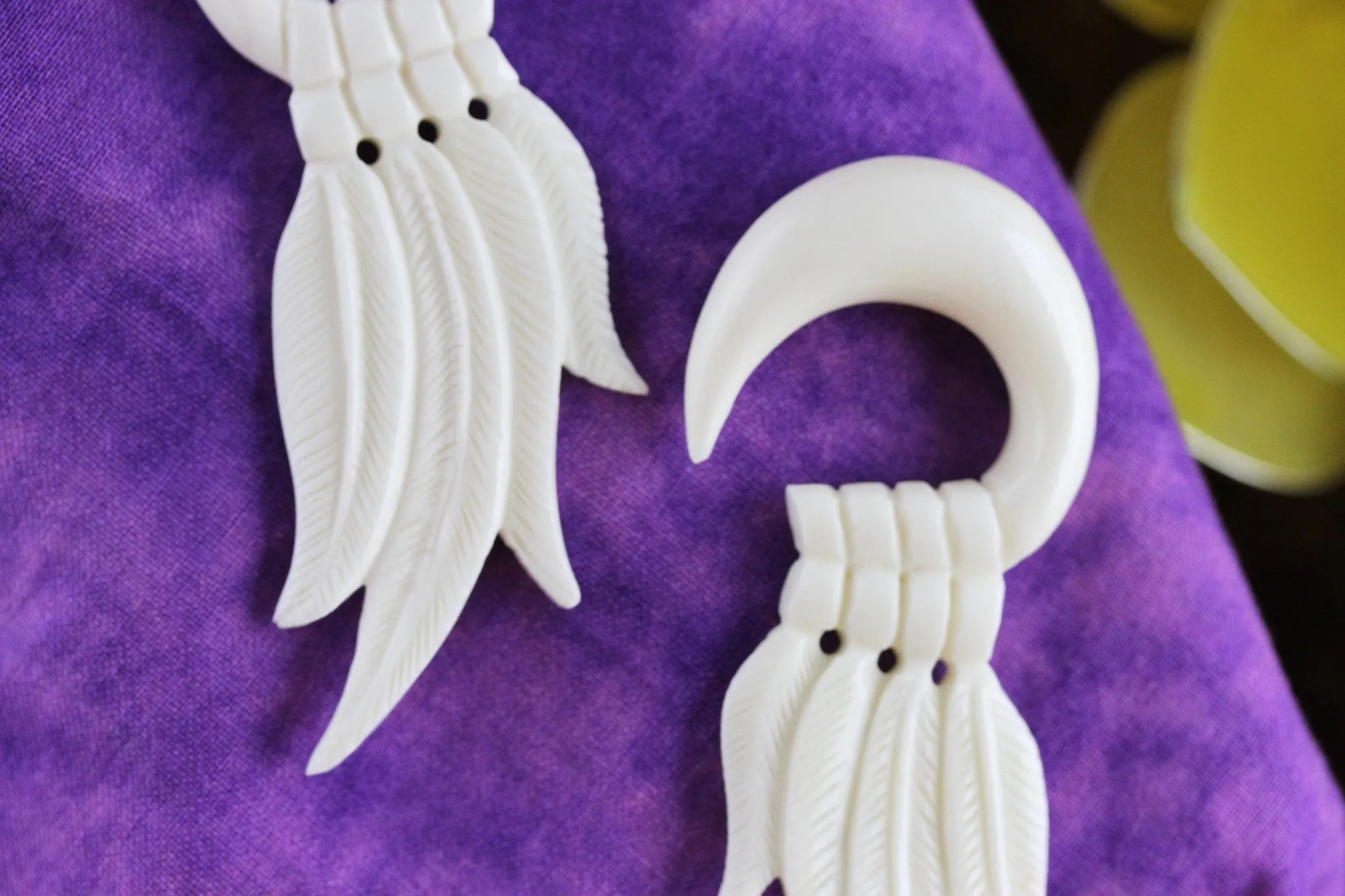 Four Feather Hanging Plugs (Pair) - C029