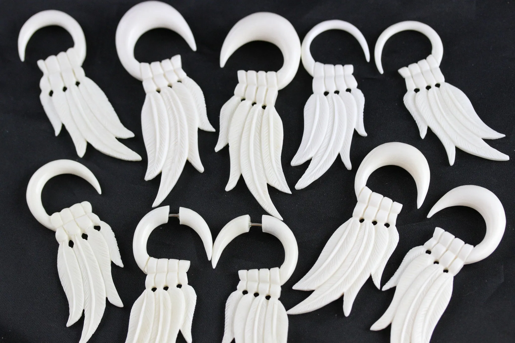 Four Feather Hanging Plugs (Pair) - C029