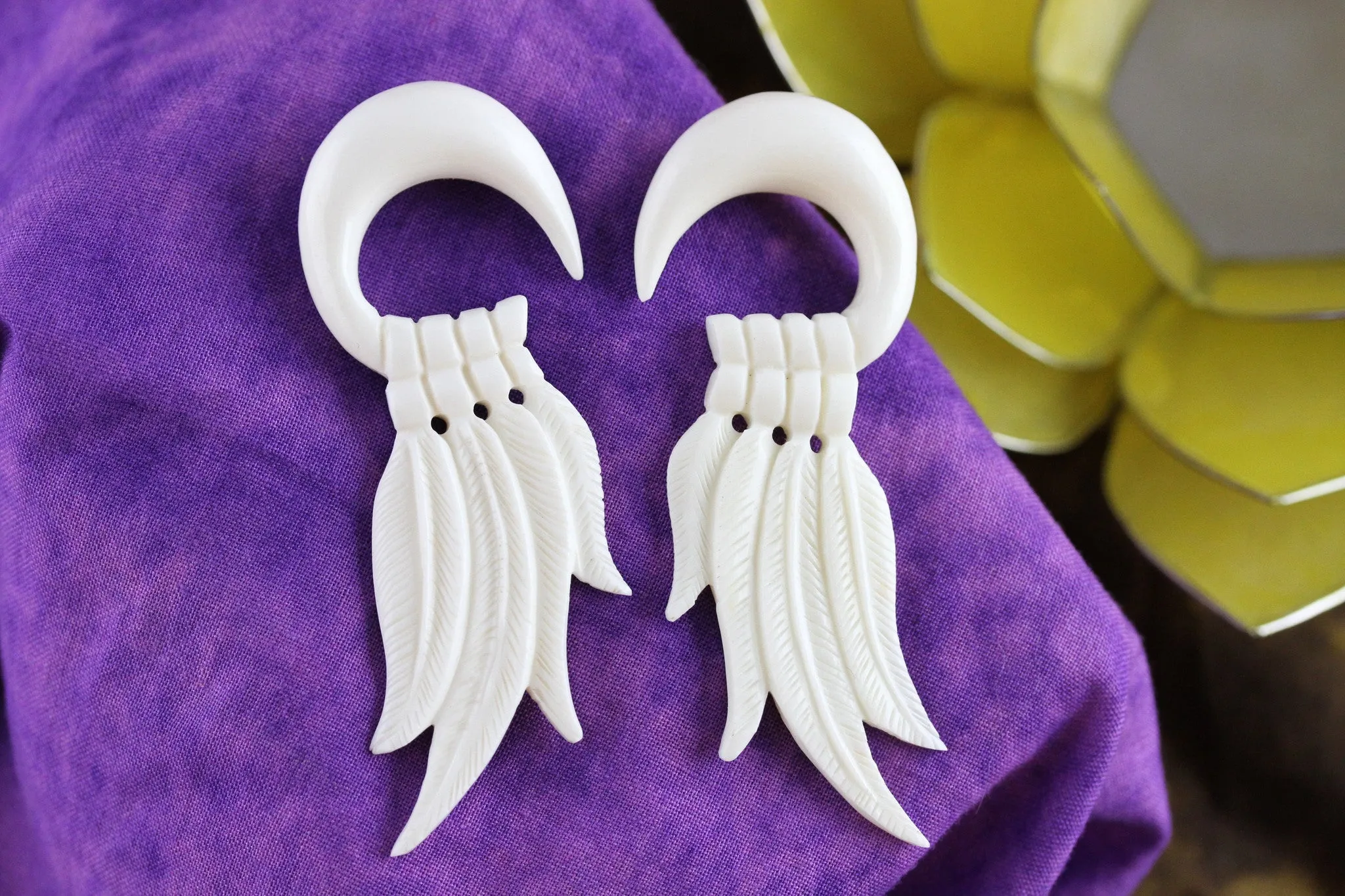 Four Feather Hanging Plugs (Pair) - C029