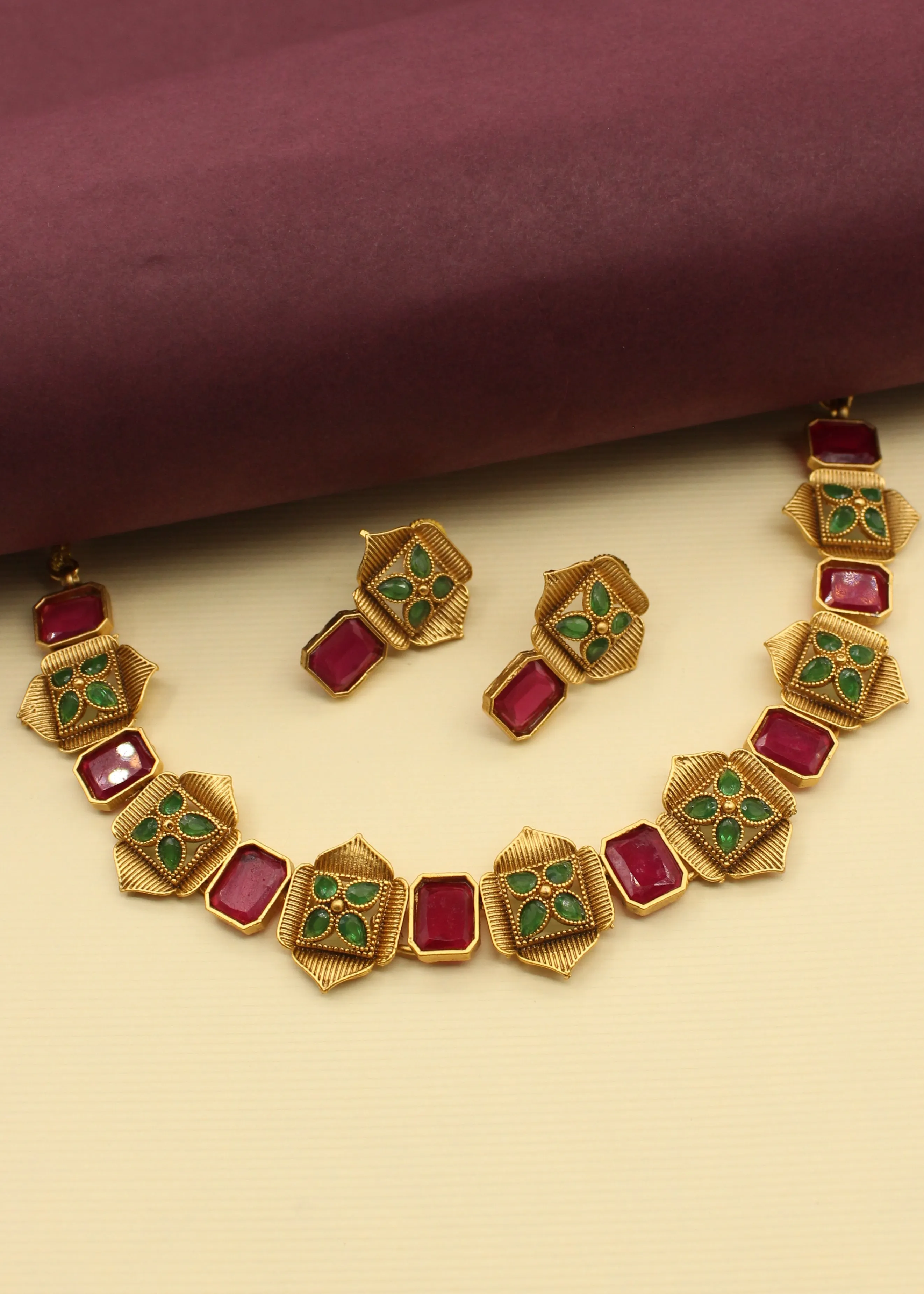 LUSTROUS AHILYA NECKLACE