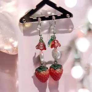 Y2K - Strawberry dangle earrings